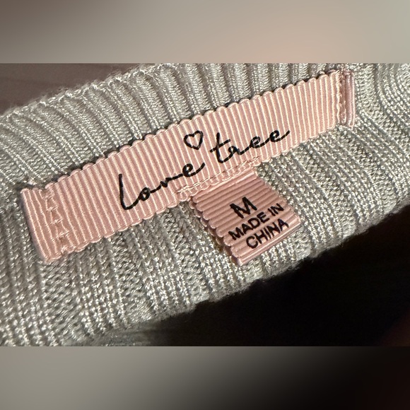 Love Tree NWOT. Sage textured deep V-neck front and back.Waist tie, size Medium. - Picture 12 of 12